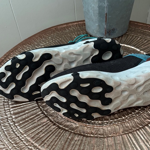 Nike Black and Teal Sneakers - Picture 5 of 5